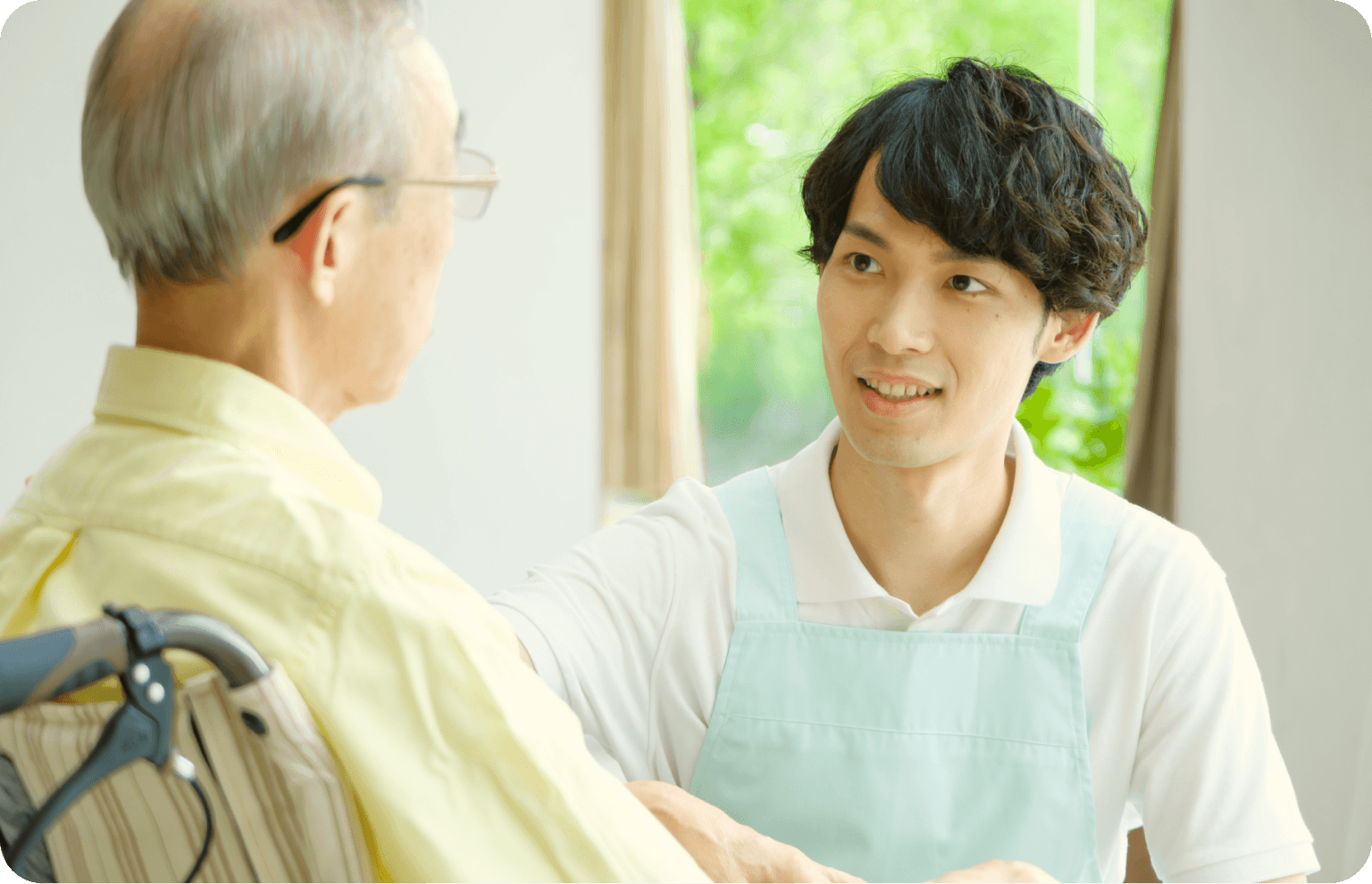 スタッフと利用者様の様子